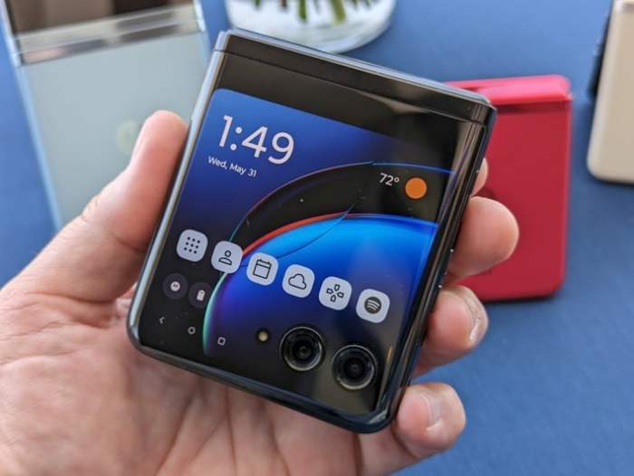 Say hello to the 2023 motorola razr family - GadgetMatch Motorola Razr+ 2025